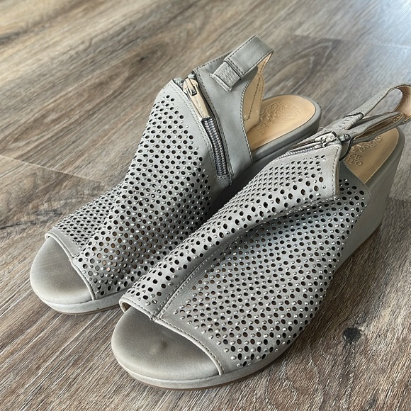 Vince Camuto Oriana Sparkly Perforated Wedge Sandals Size 5 Medium - Picture 3 of 11